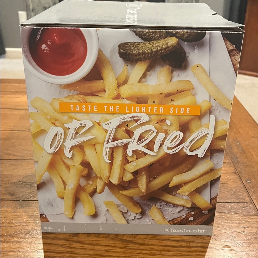 Toastmaster 2.6 Quart Air Fryer-Black. Item is brand new in original packaging. - Picture 6 of 7
